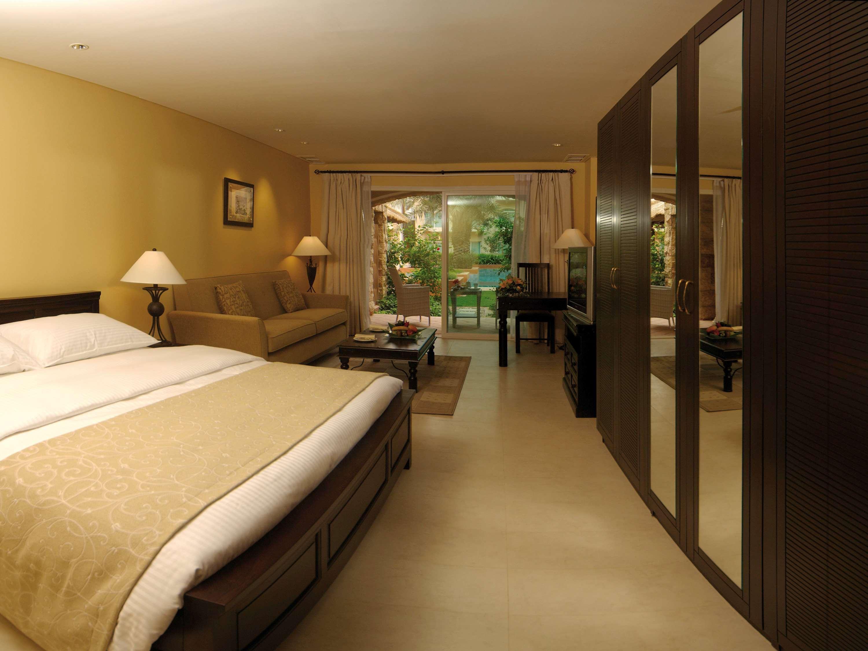Moevenpick Hotel & Resort Al Bida'A Salmiya Quarto foto Deluxe Room