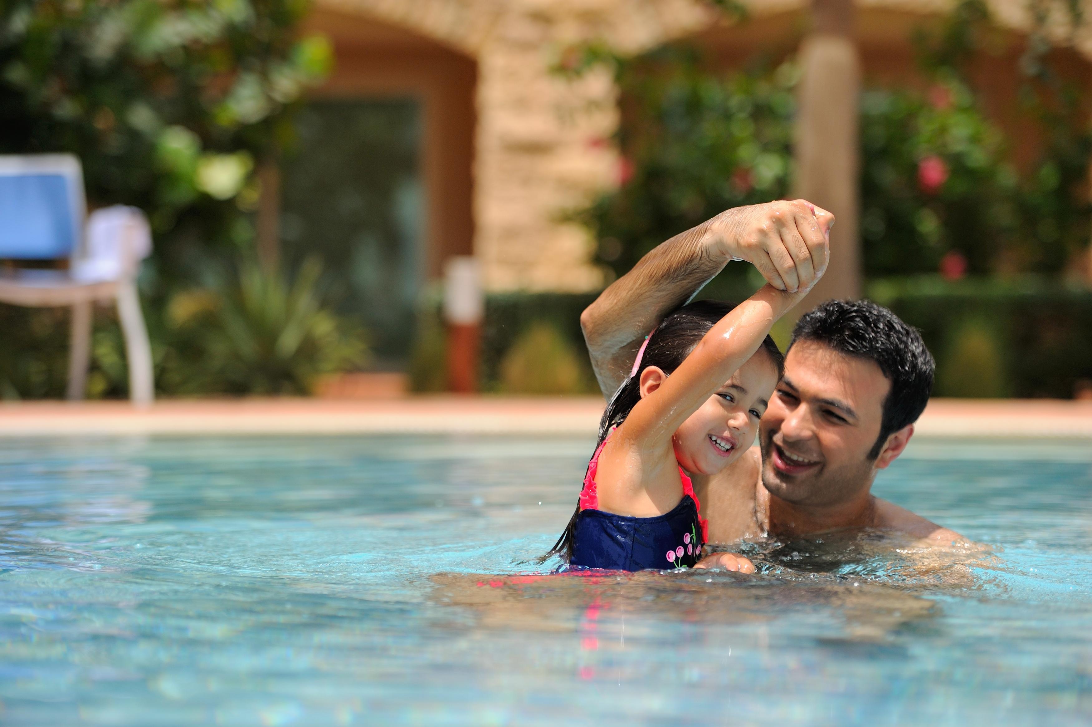 Moevenpick Hotel & Resort Al Bida'A Salmiya Exterior foto Swimming