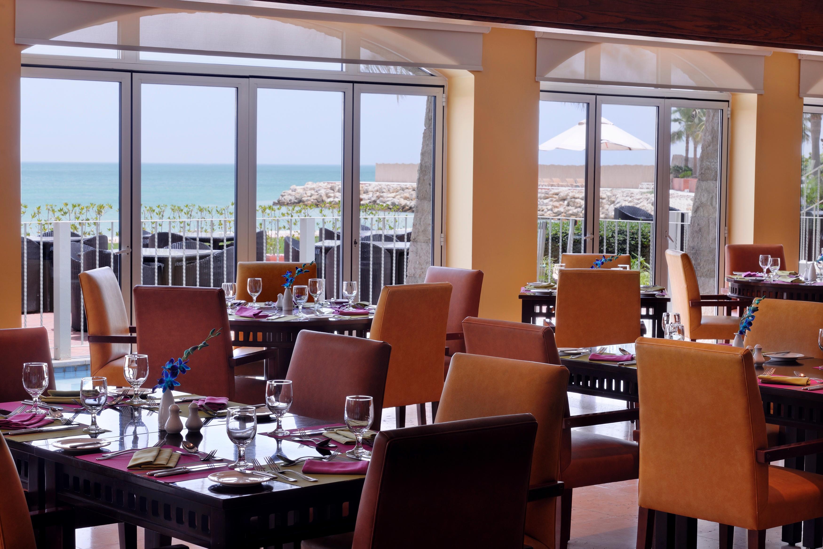 Moevenpick Hotel & Resort Al Bida'A Salmiya Exterior foto The restaurant