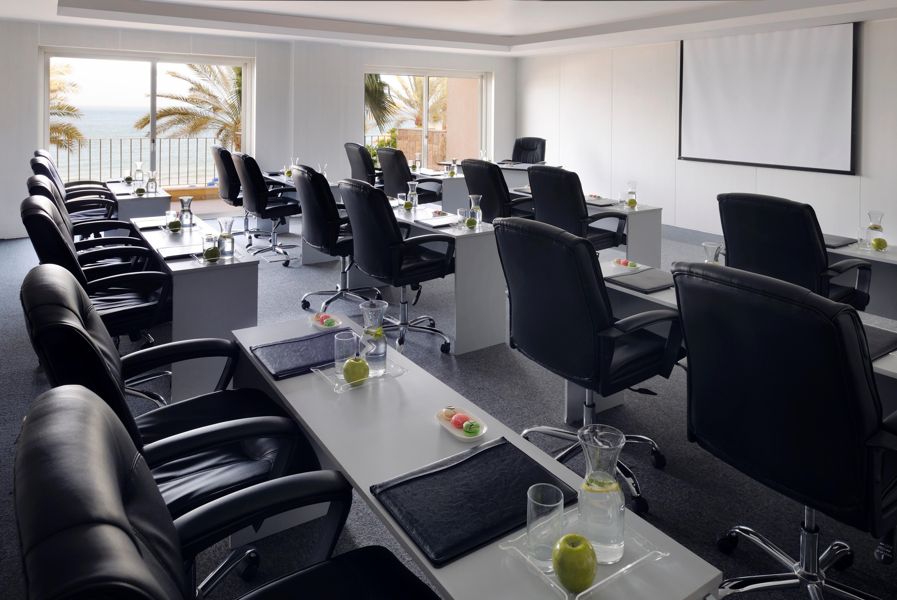 Moevenpick Hotel & Resort Al Bida'A Salmiya Exterior foto Meeting room