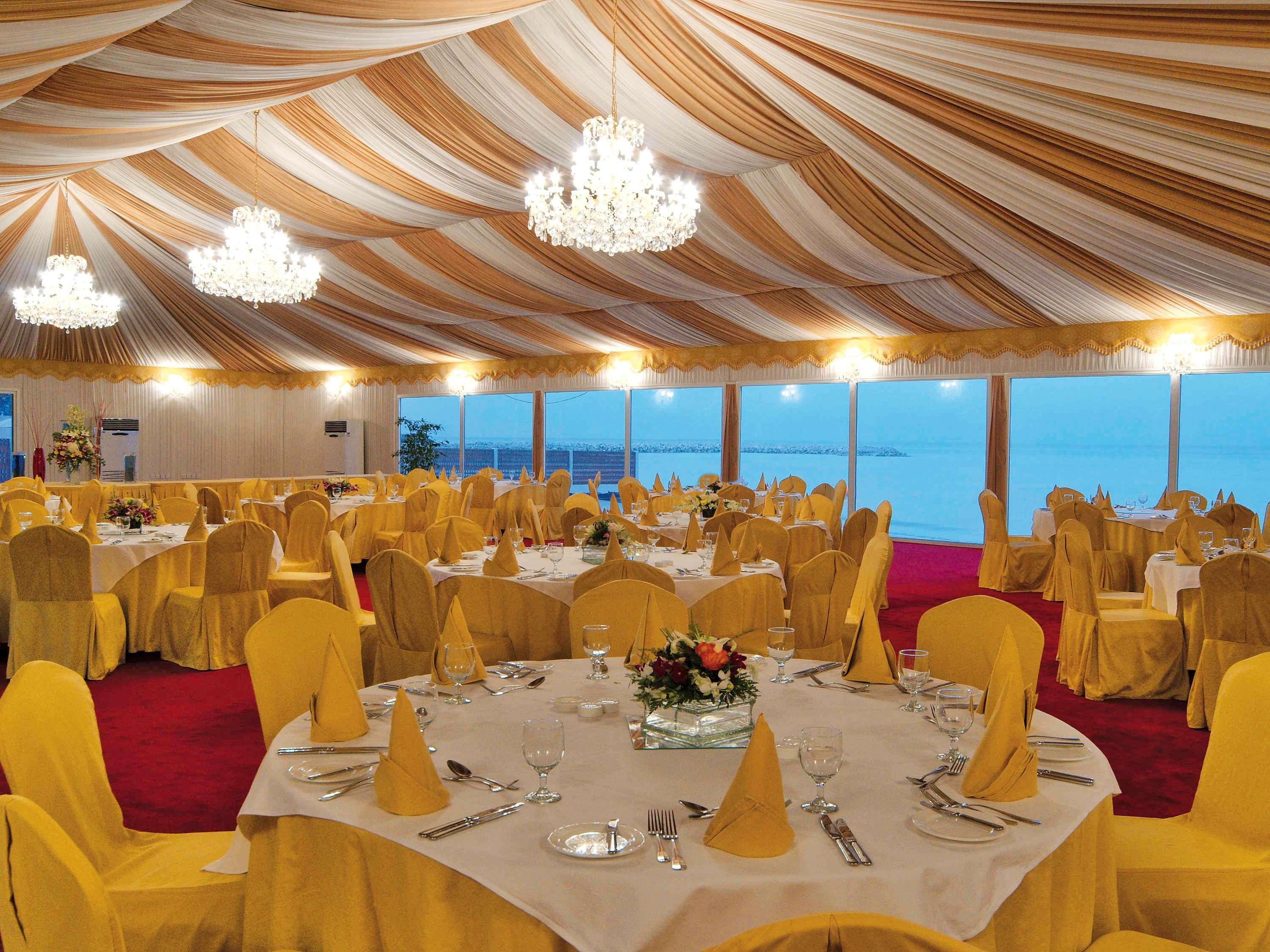 Moevenpick Hotel & Resort Al Bida'A Salmiya Exterior foto The interior of the tent