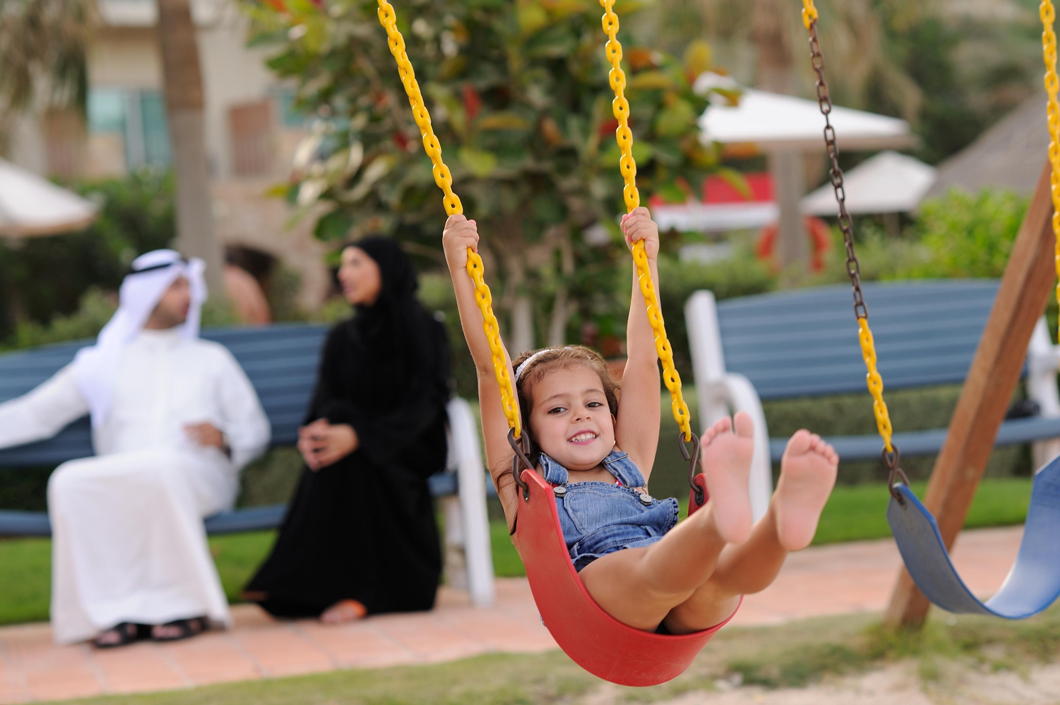 Moevenpick Hotel & Resort Al Bida'A Salmiya Exterior foto A child on a swing