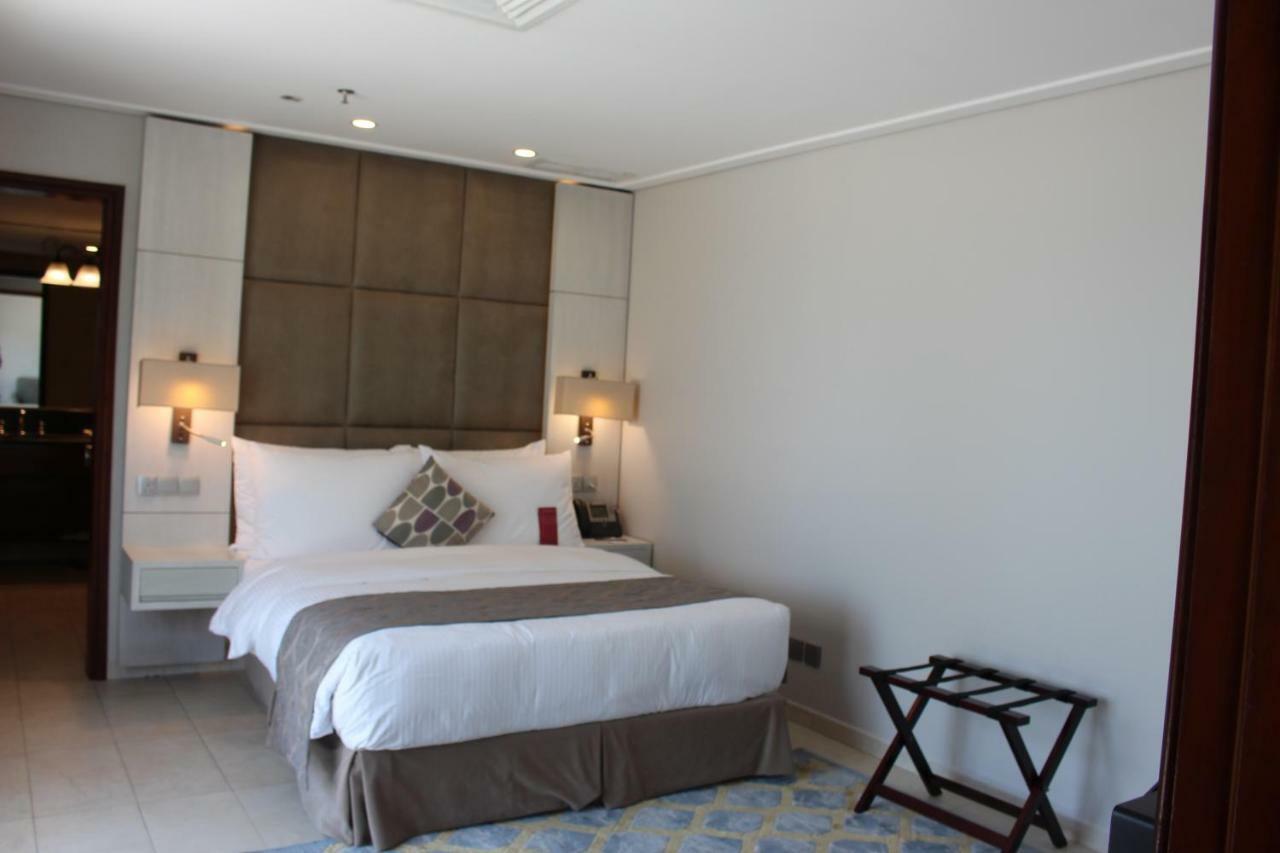 Moevenpick Hotel & Resort Al Bida'A Salmiya Exterior foto A bedroom at the hotel